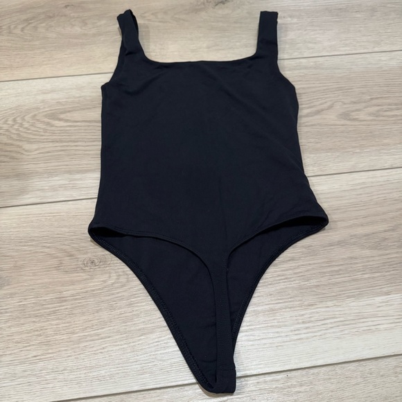 NWOT - Aritzia Babaton Original Contour Squareneck Bodysuit - Picture 7 of 7